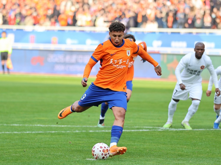 体坛:泰山三球烙“铁”喜迎及时雨 目光瞄准3.14京鲁大战